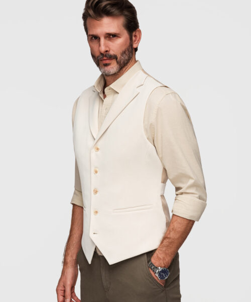 Lihtsa lõikega elegantne meeste vest revääridega