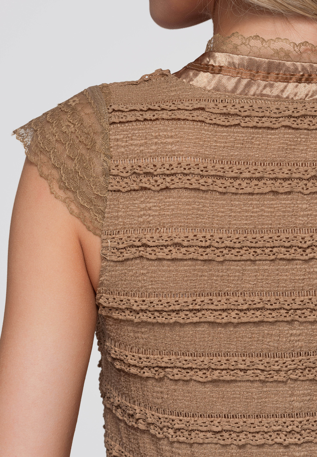 Naiste lühike pitsdetailidega pluus Ombre Clothing - Image 22