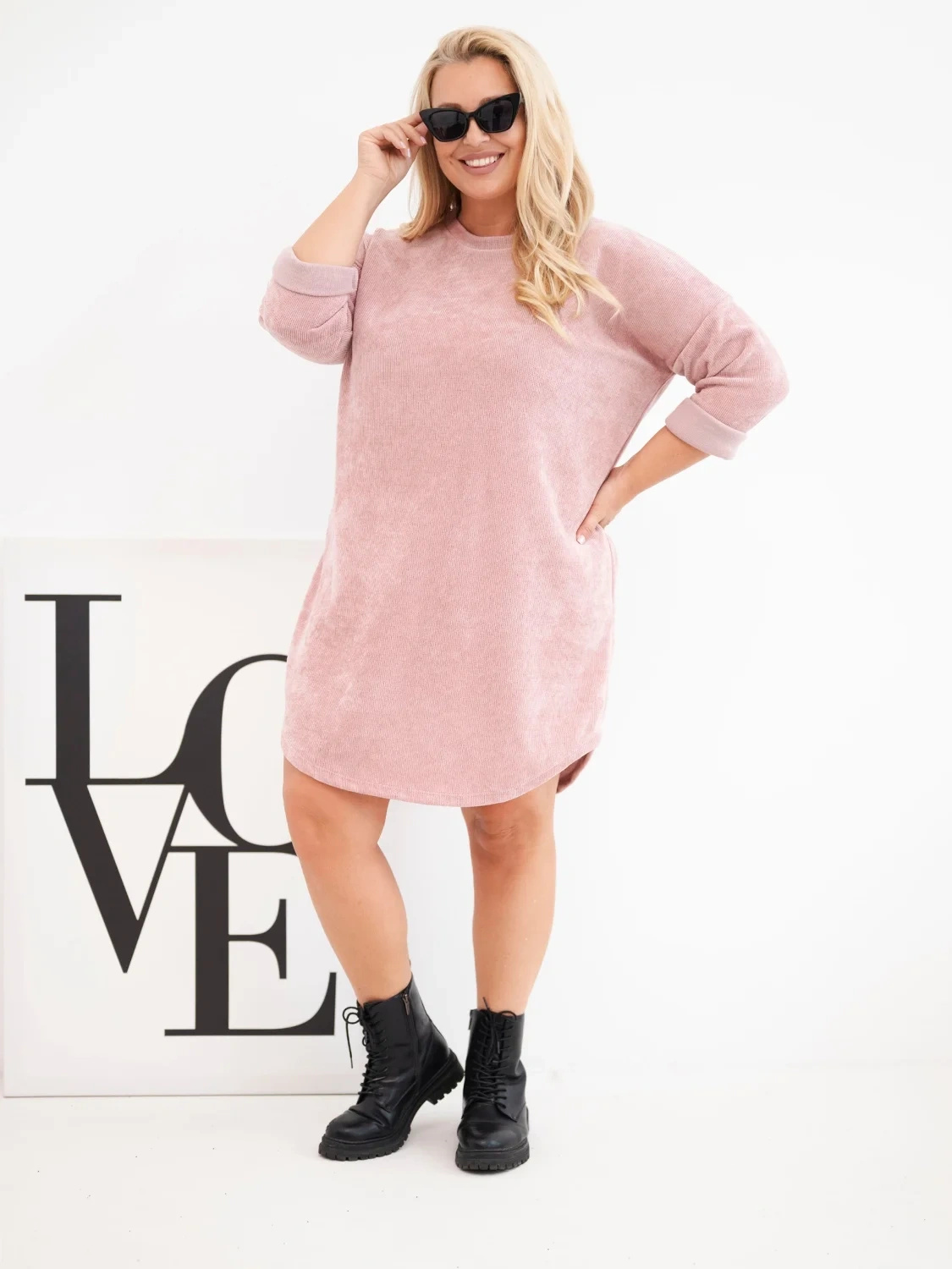 Kesi vabalt langev velvetist tuunika-kleit - Image 33