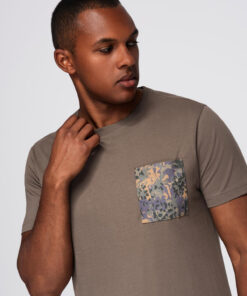 Meeste T-särk rinnataskuga Ombre Clothing
