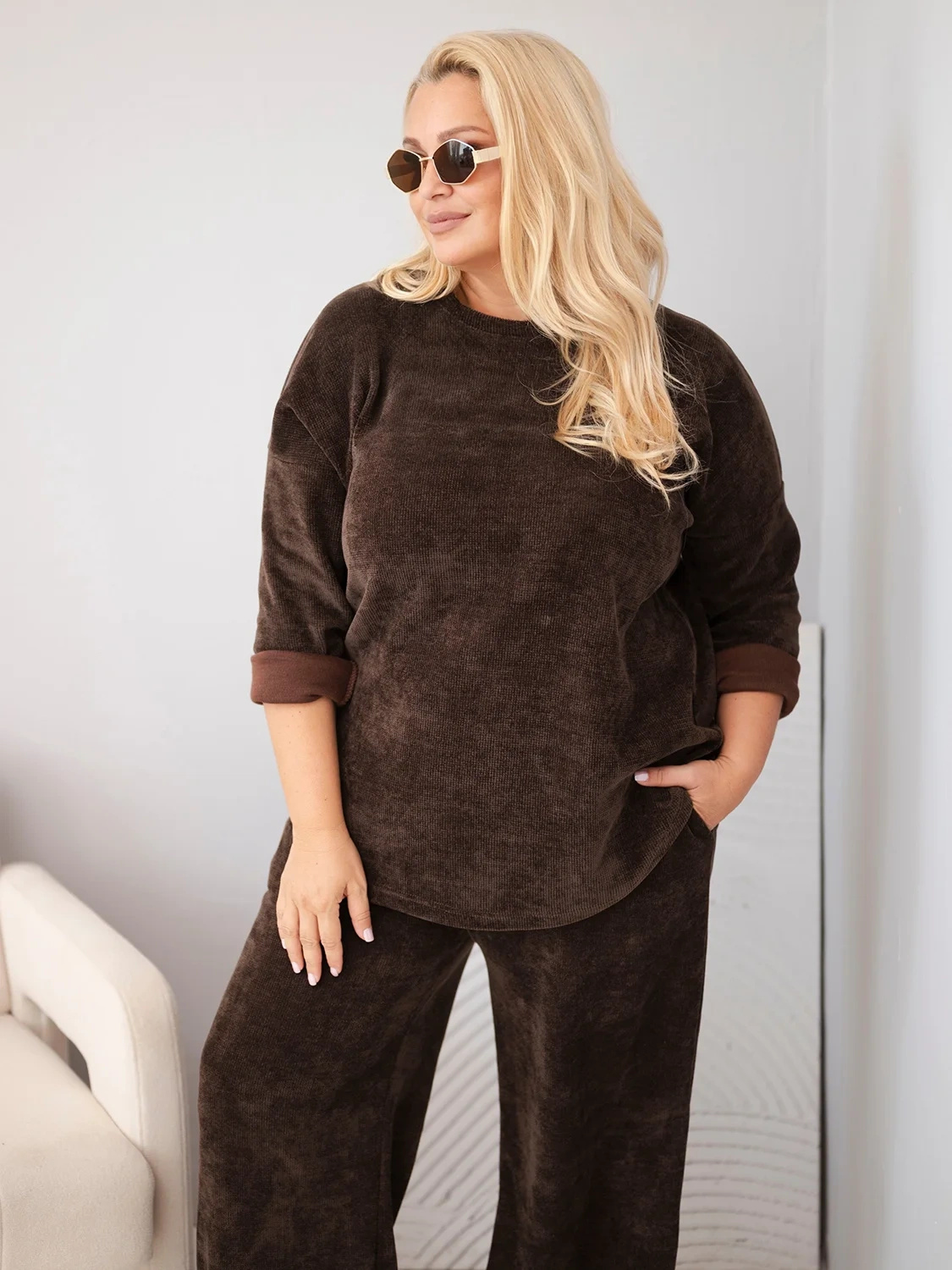 Plus Size naiste velvetist komplekt pusa ja laiade pükstega Kesi - Image 5
