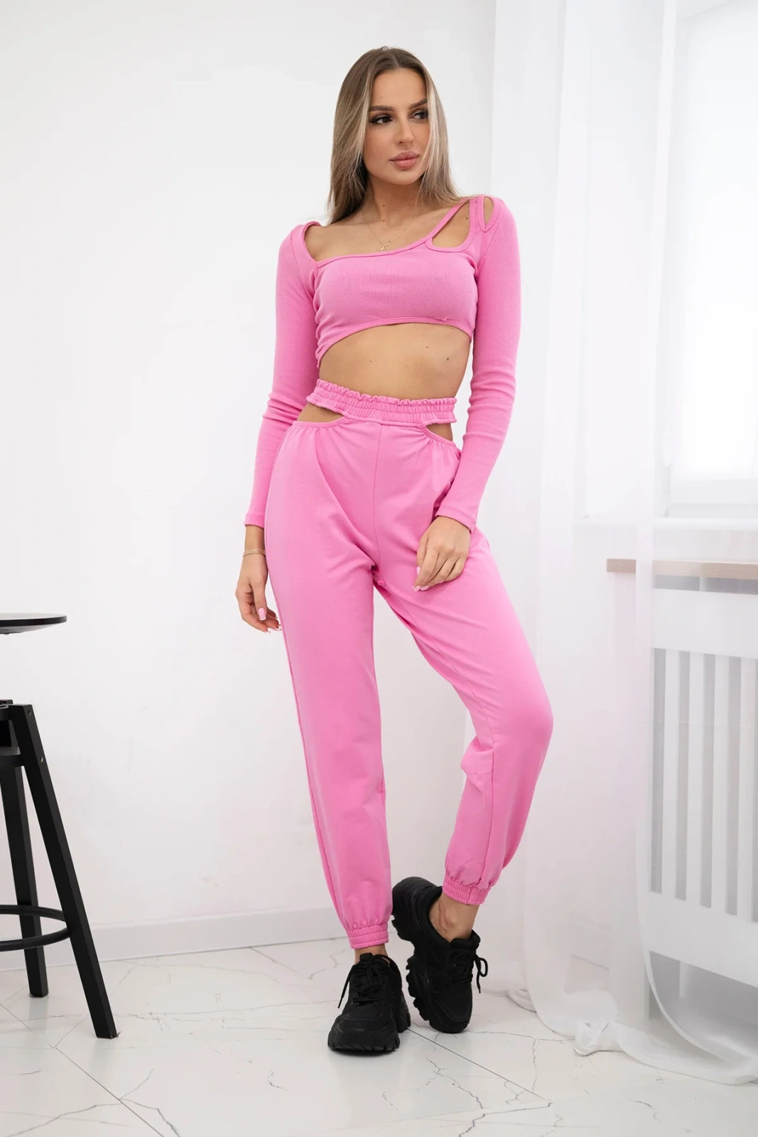 Naiste kaheosaline komplekt crop-top pluusi ja pükstega - Image 2