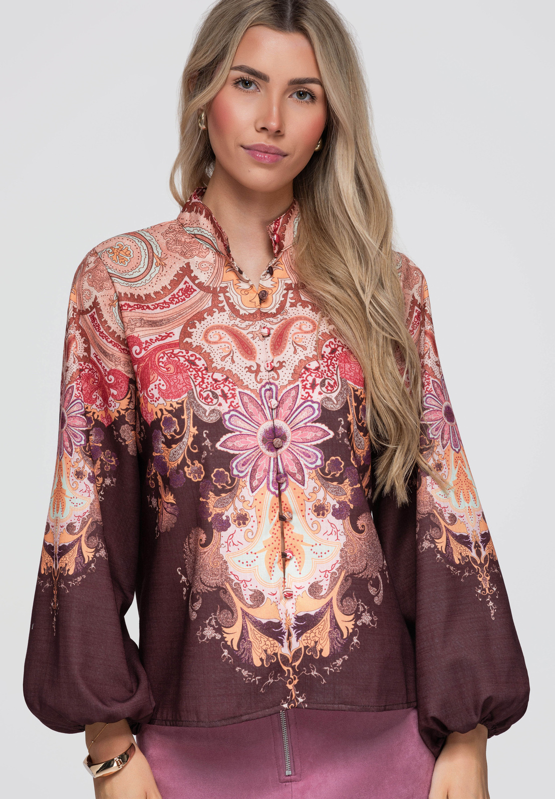 Naiste püstkrae ja mustriga pluus Ombre Clothing - Image 1