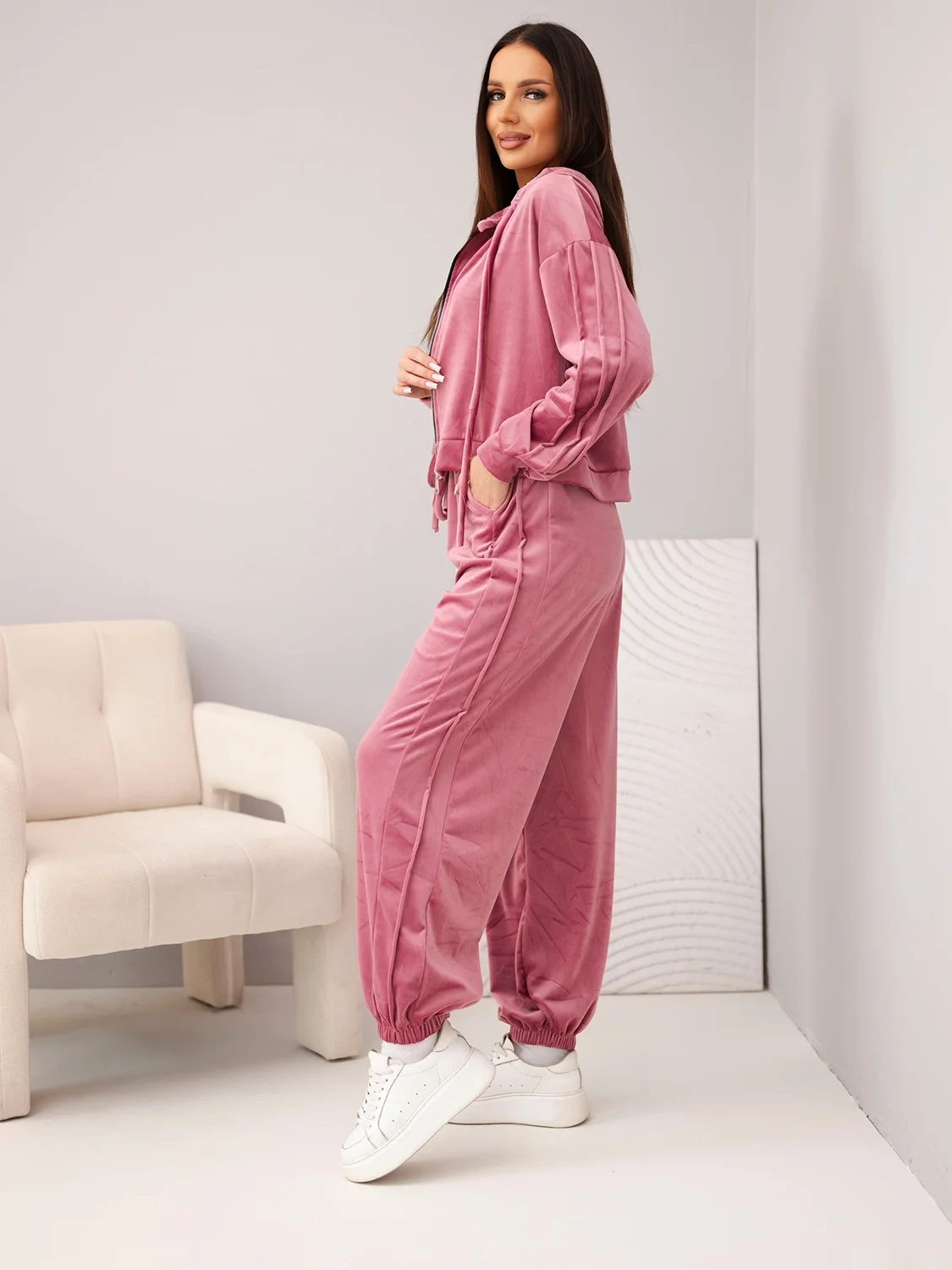 Naiste veluurist vabaajakomplekt kapuutsiga pusa ja pükstega Kesi - Image 47
