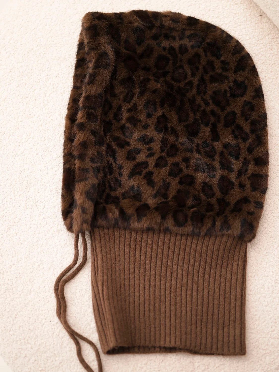 Kesi naiste karvane kapuuts-müts paeltega - Image 12