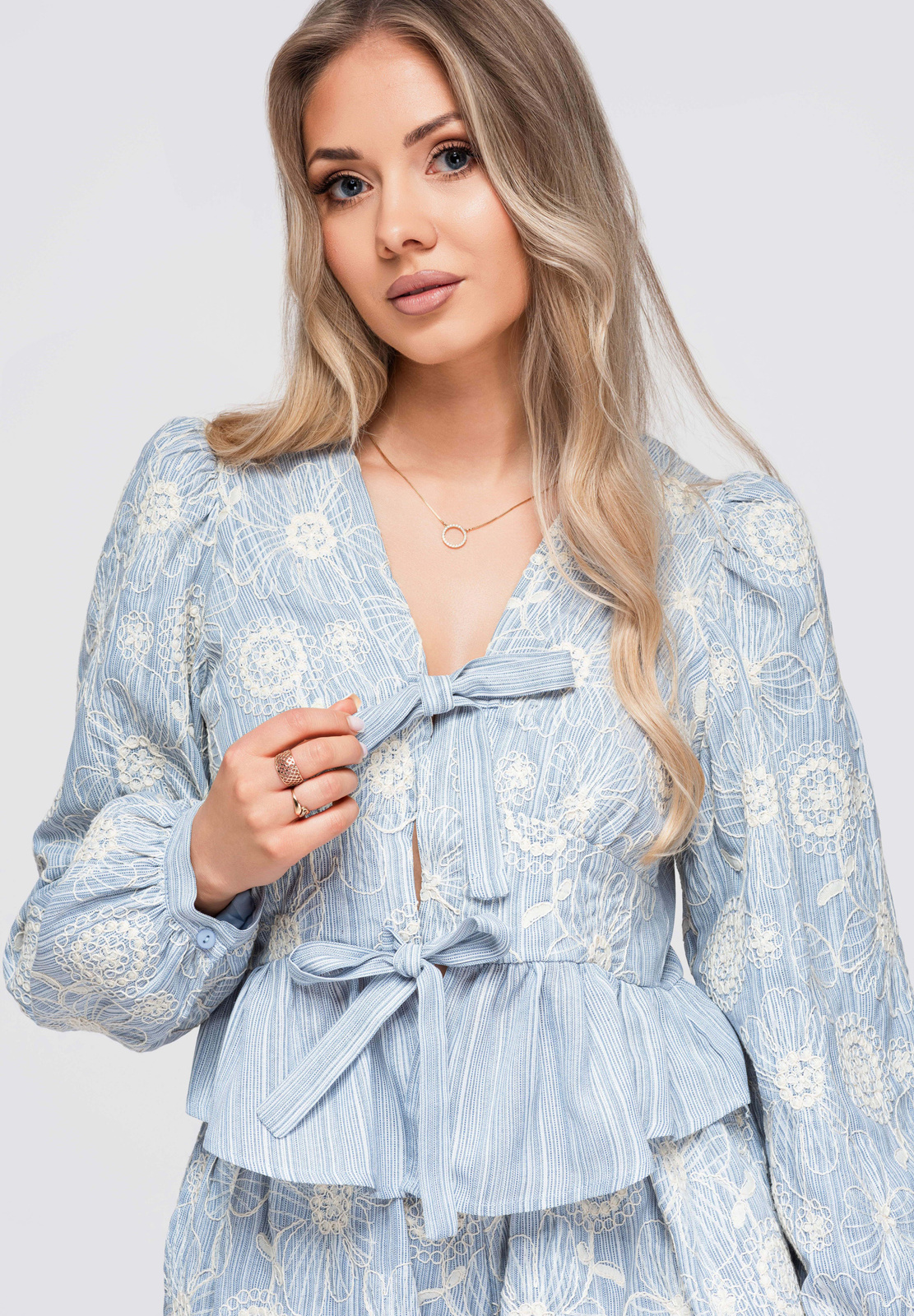 Naiste lühike pluus volangide ja tikanditega Ombre Clothing - Image 10