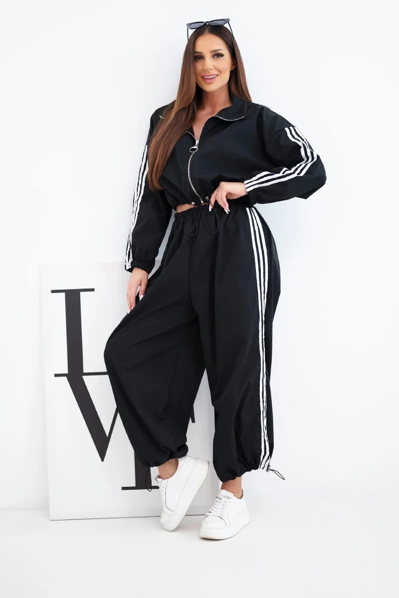 Naiste puuvillane vabaajakomplekt oversized pükstega ja kontrastsete triipudega - Image 6