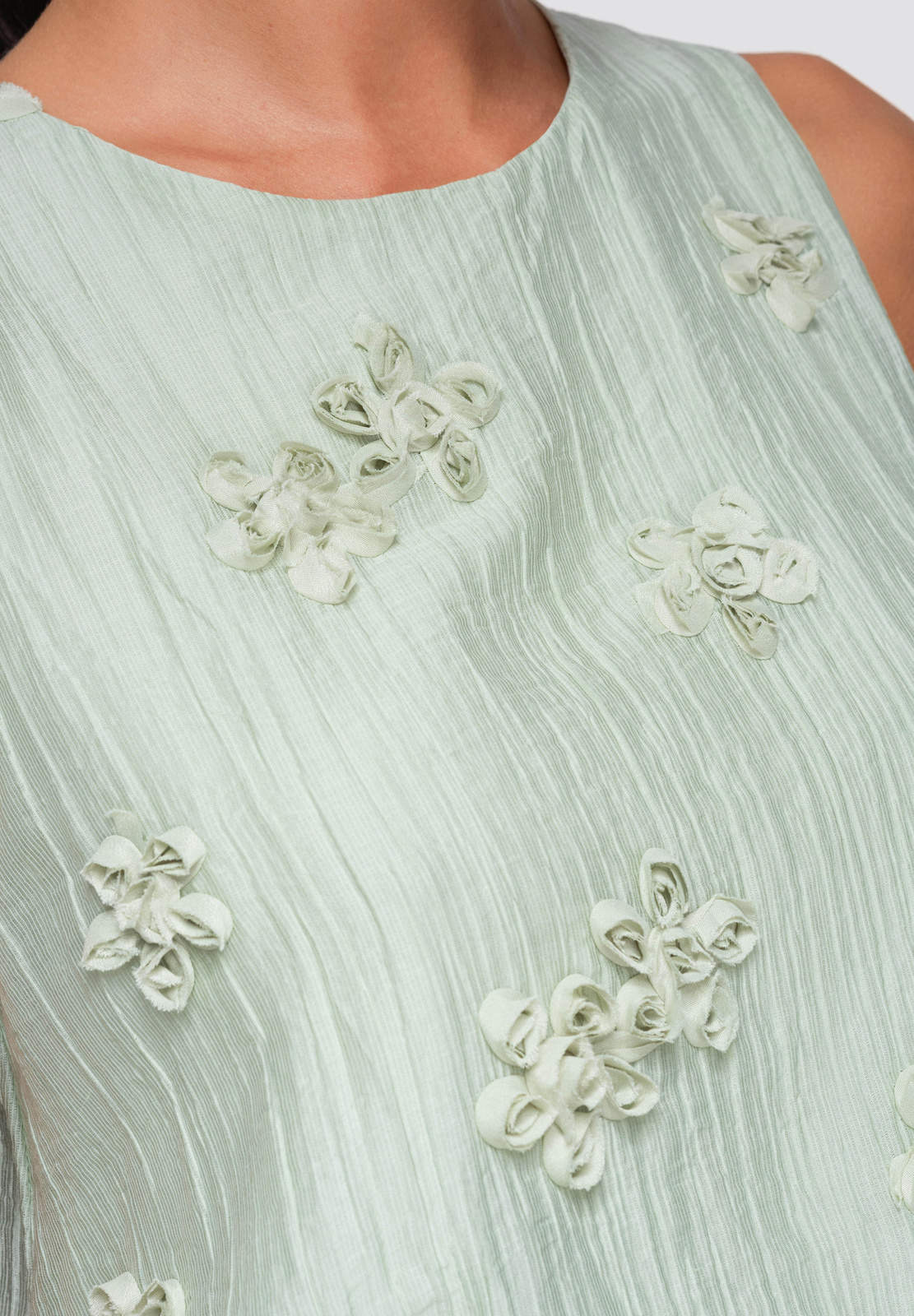 Varrukateta naiste pluus lilleaplikatsioonidega Ombre Clothing - Image 2