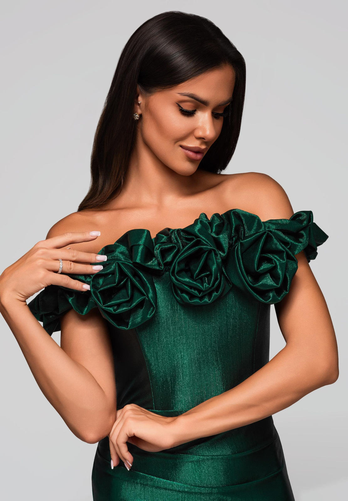 Larica maani ulatuv õlgadelt langev naiste õhtukleit - Image 10