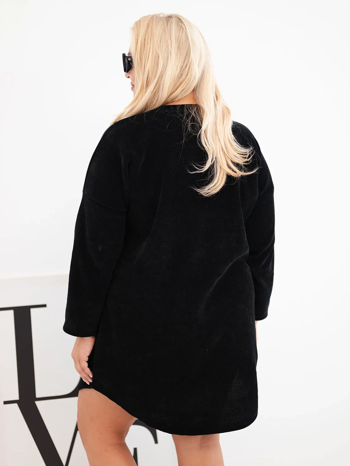 Kesi vabalt langev velvetist tuunika-kleit - Image 15