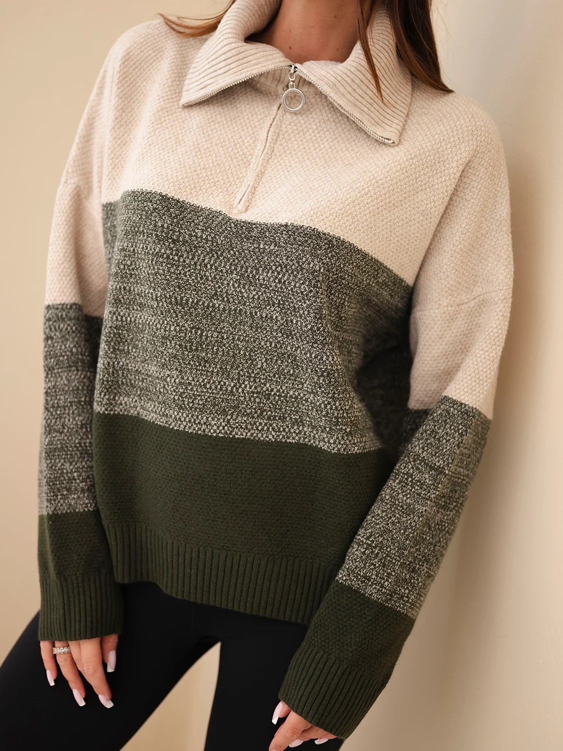 Kesi naiste kootud kampsun lukuga püstkrae ja viskoosiga - Image 17
