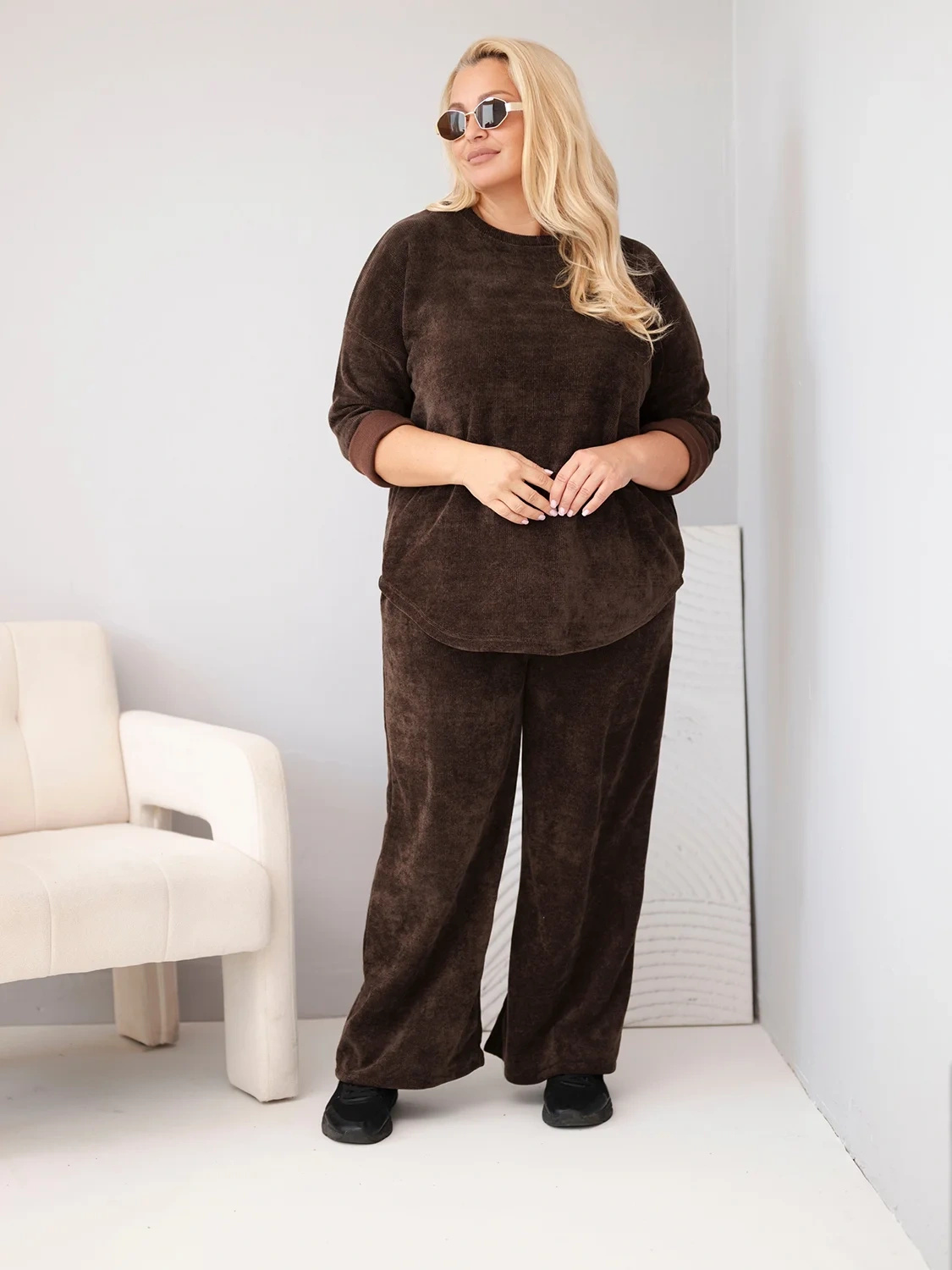 Plus Size naiste velvetist komplekt pusa ja laiade pükstega Kesi - Image 21