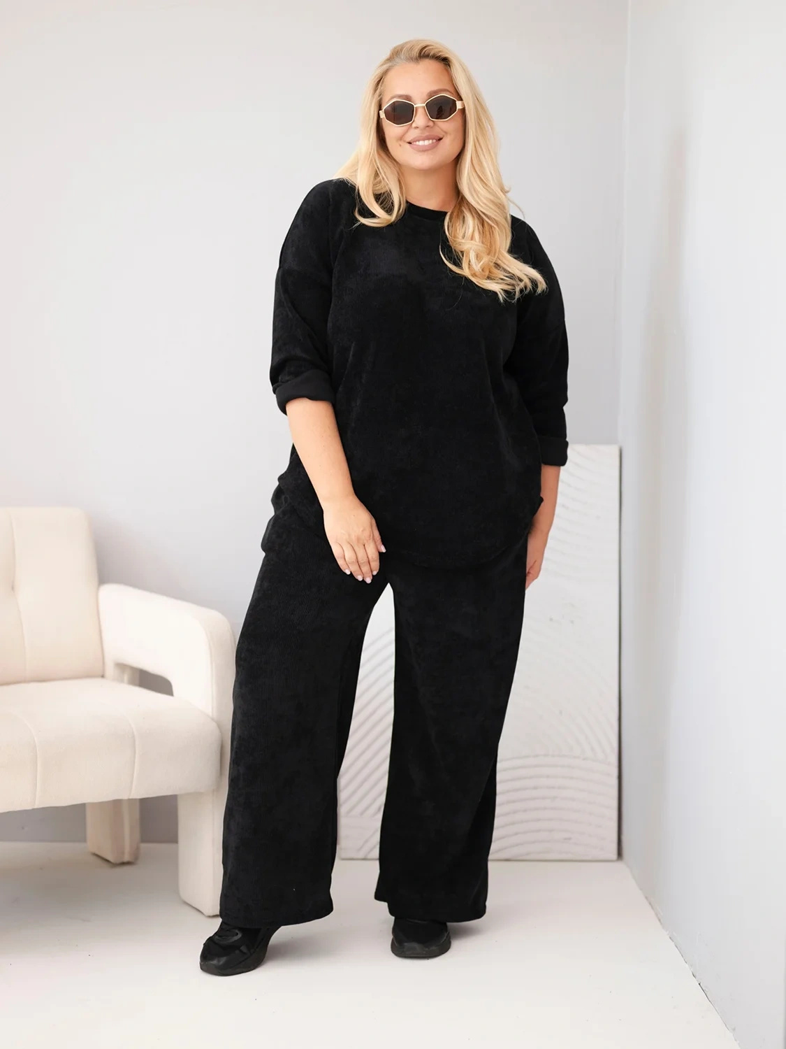 Plus Size naiste velvetist komplekt pusa ja laiade pükstega Kesi - Image 14