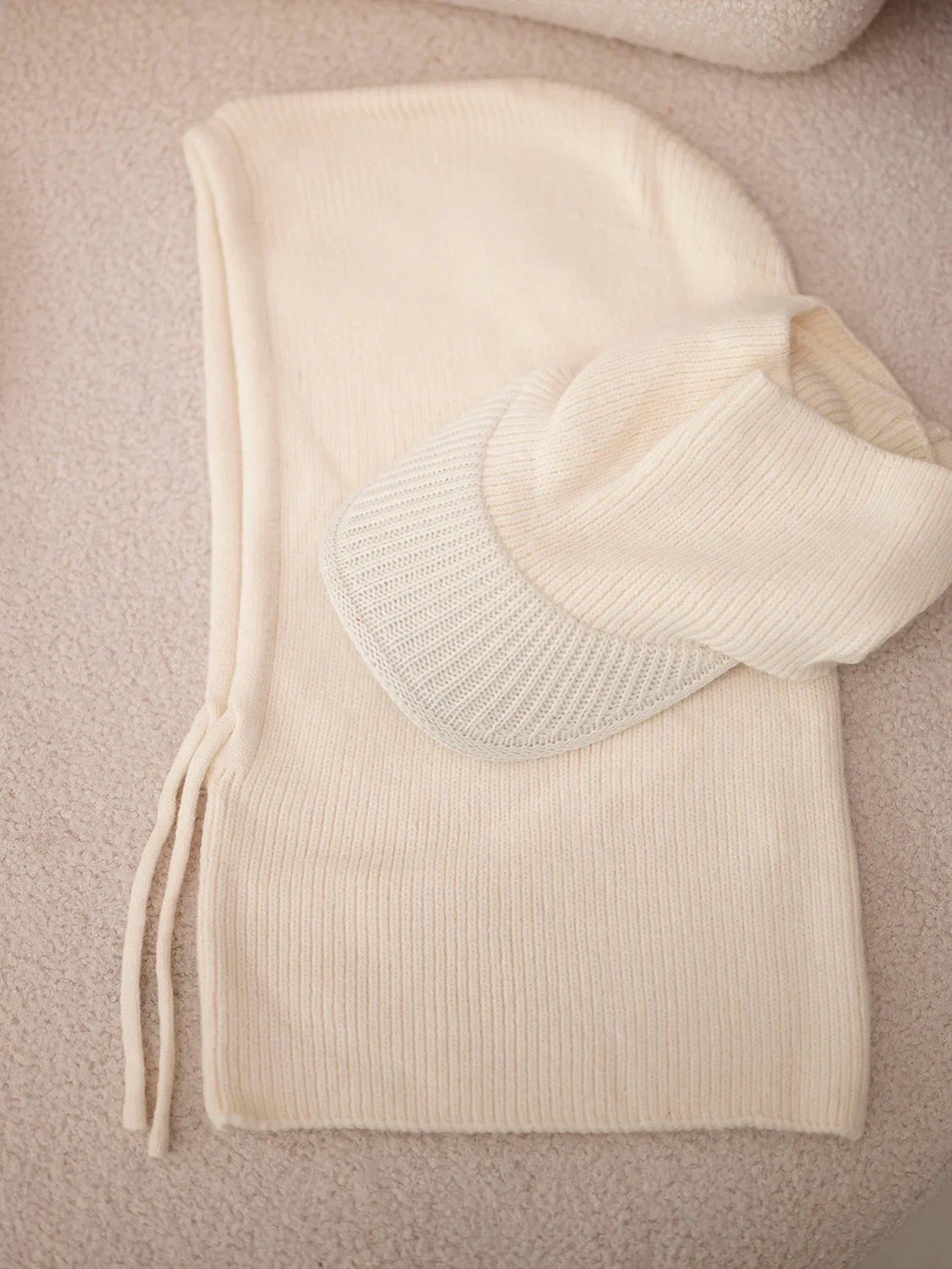 Kootud kapuuts-sall nokaga Kesi - Image 3