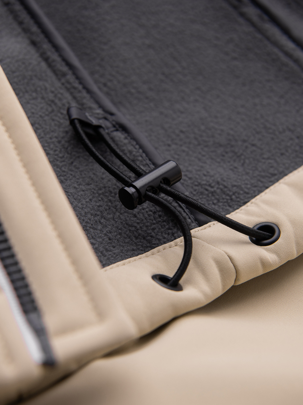 Meeste SOFTSHELL jakk fliisvoodri ja kapuutsiga – liivavärvi - Image 6