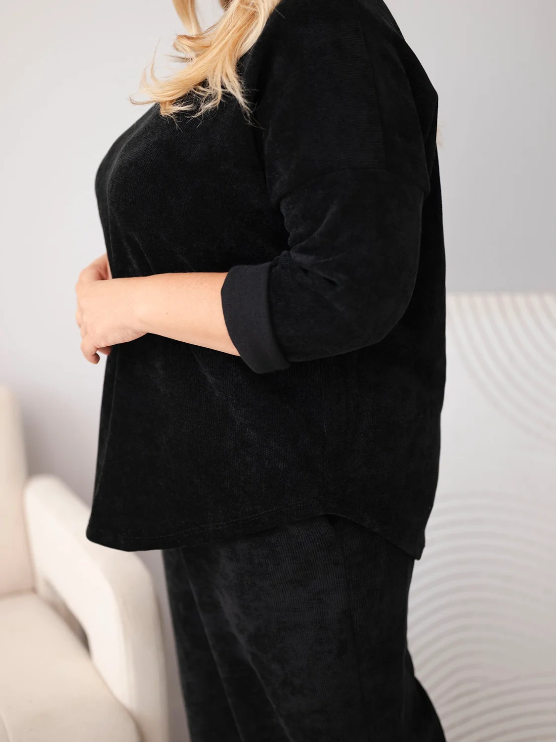 Plus Size naiste velvetist komplekt pusa ja laiade pükstega Kesi - Image 16