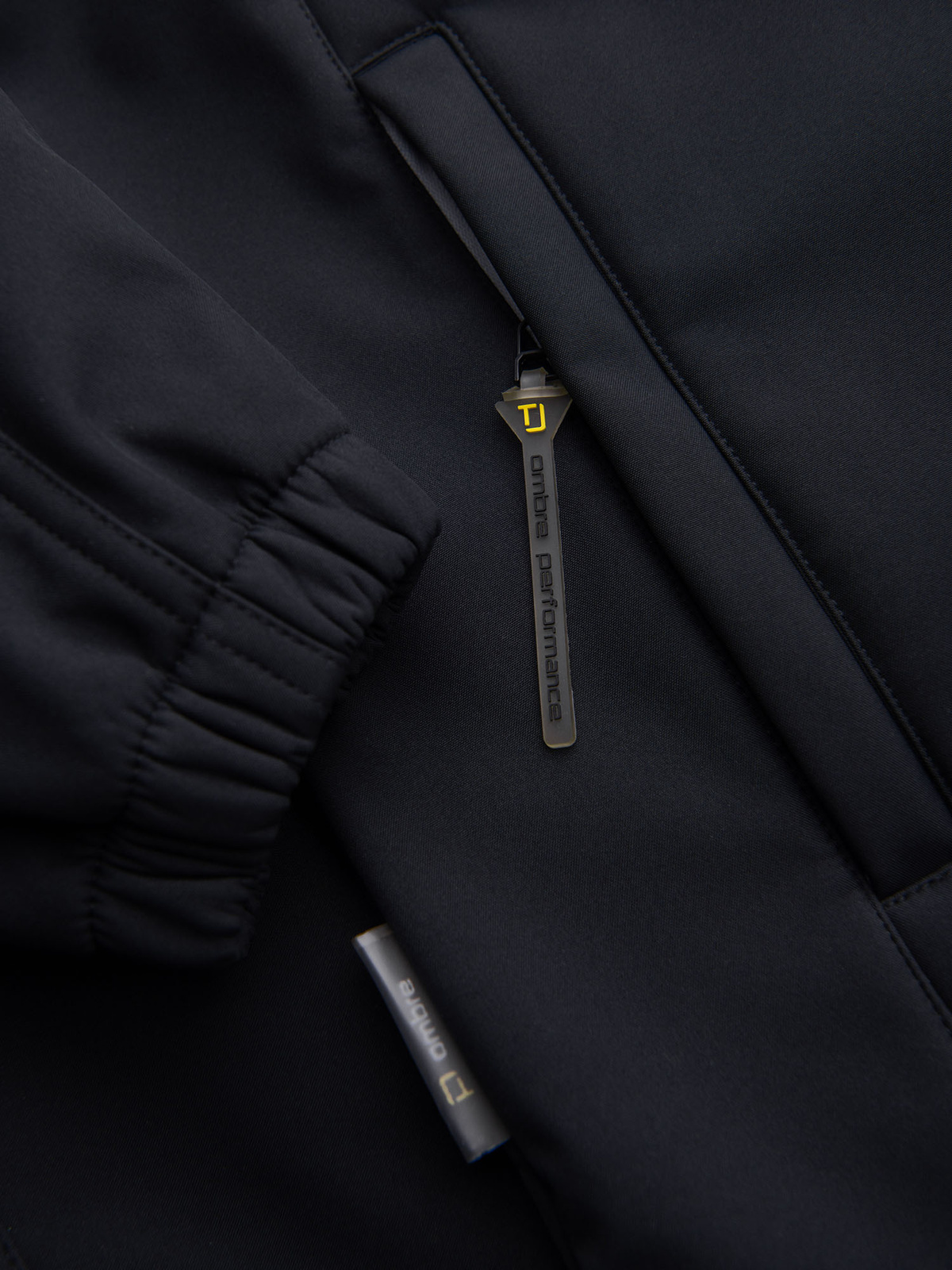 Meeste SOFTSHELL jakk fliisvoodri ja kapuutsiga – must - Image 5